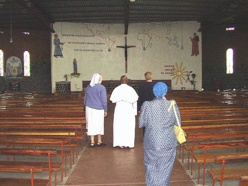 0028 Goma binnenzicht kerk Paters .JPG